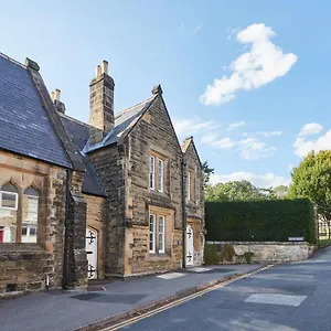 https://host-stay-the-old-school-house.yorkshirehotels.net