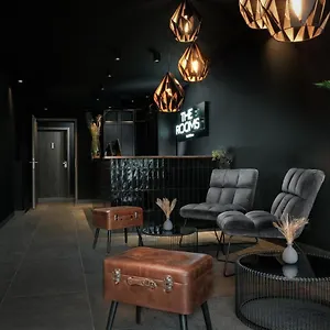 The - & House Aparthotel