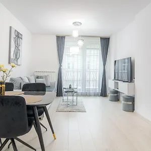 Paris Luxury Centre 2bdr W Work Desk And Wifi Near Nevsky Cathedral , Sofía Bulgaria